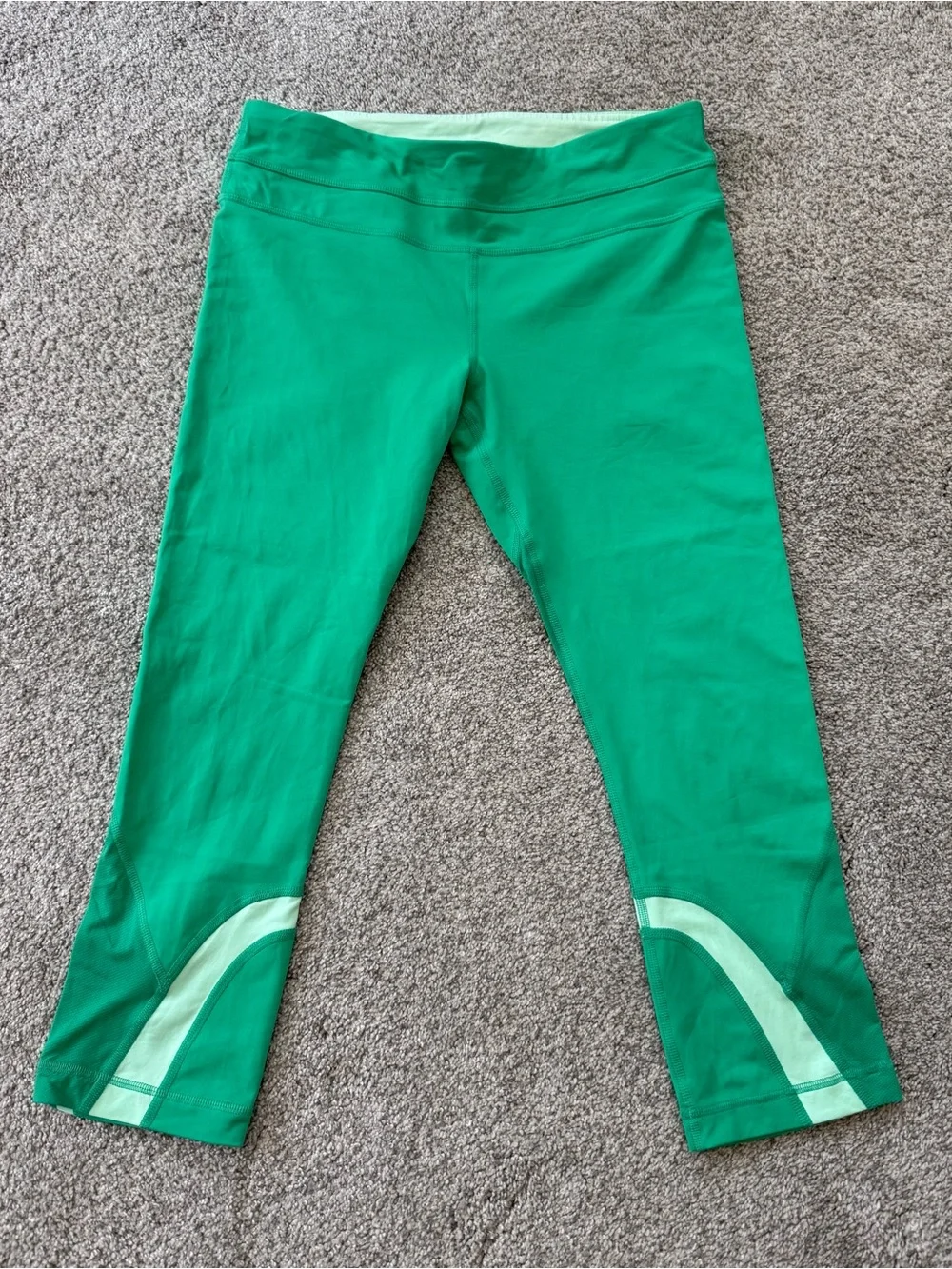 Lululemon green capri leggings